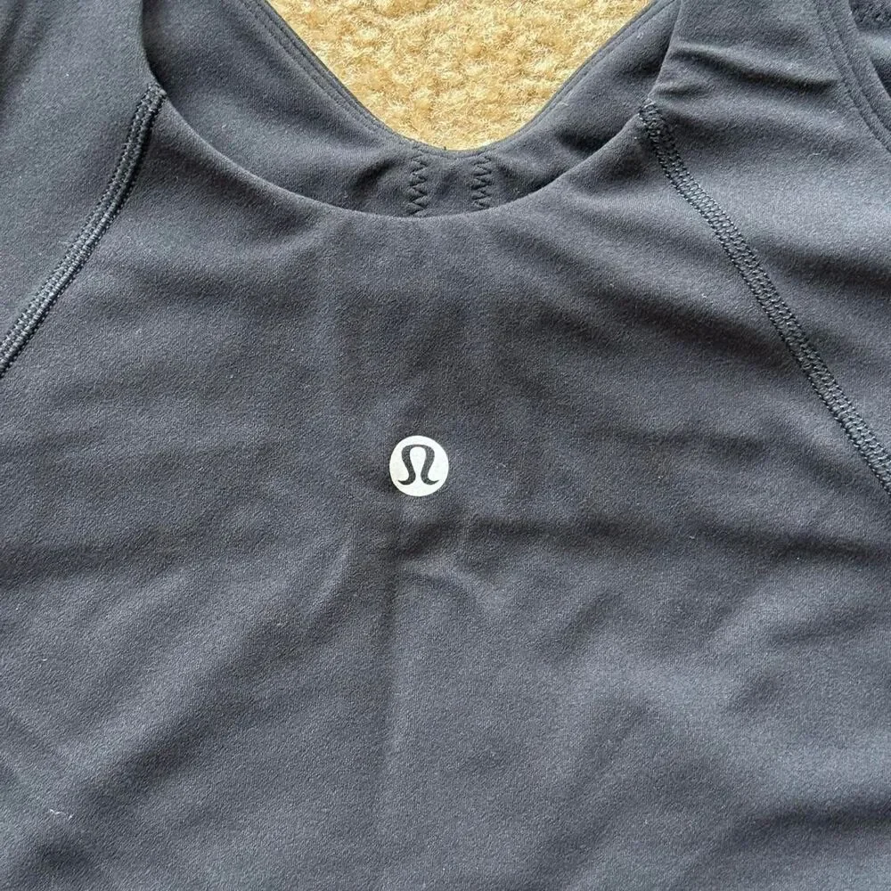 Lululemon Women's Black and Navy Crop-top